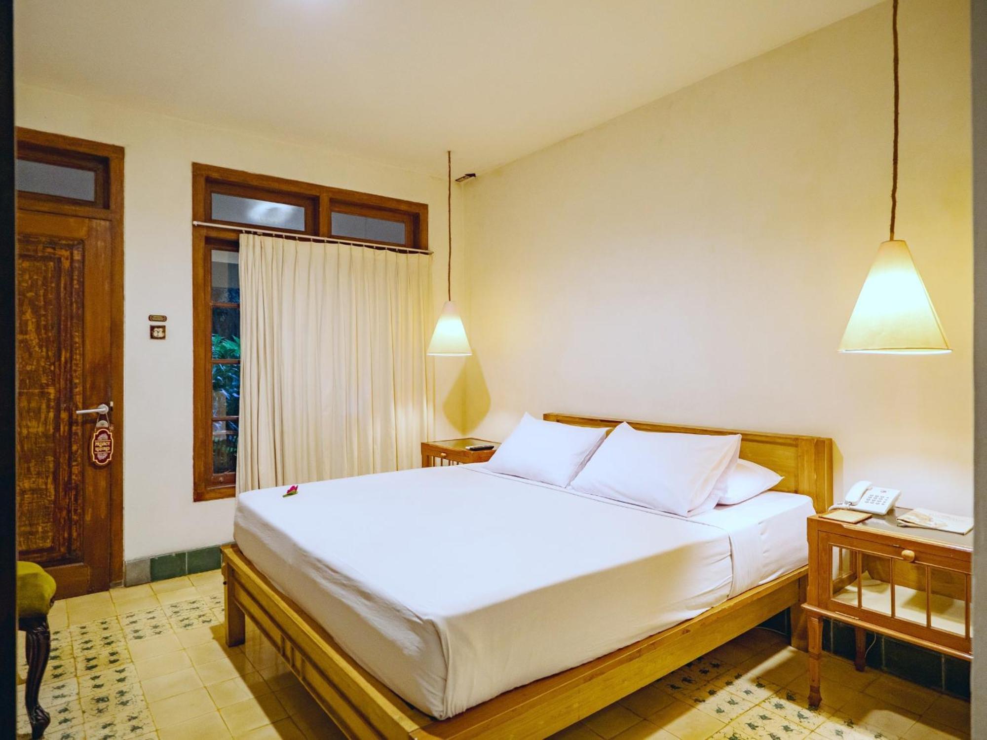 Hotel Tugu Blitar Екстериор снимка