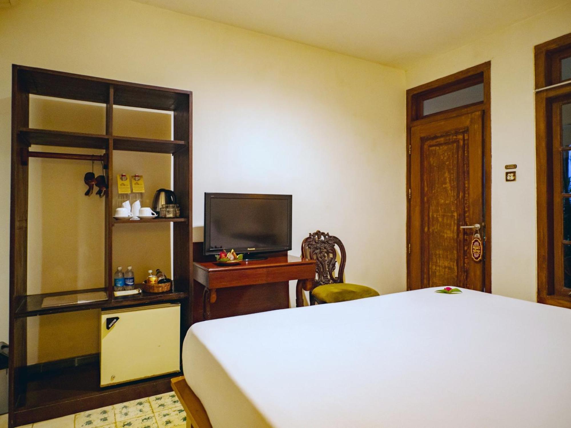 Hotel Tugu Blitar Екстериор снимка