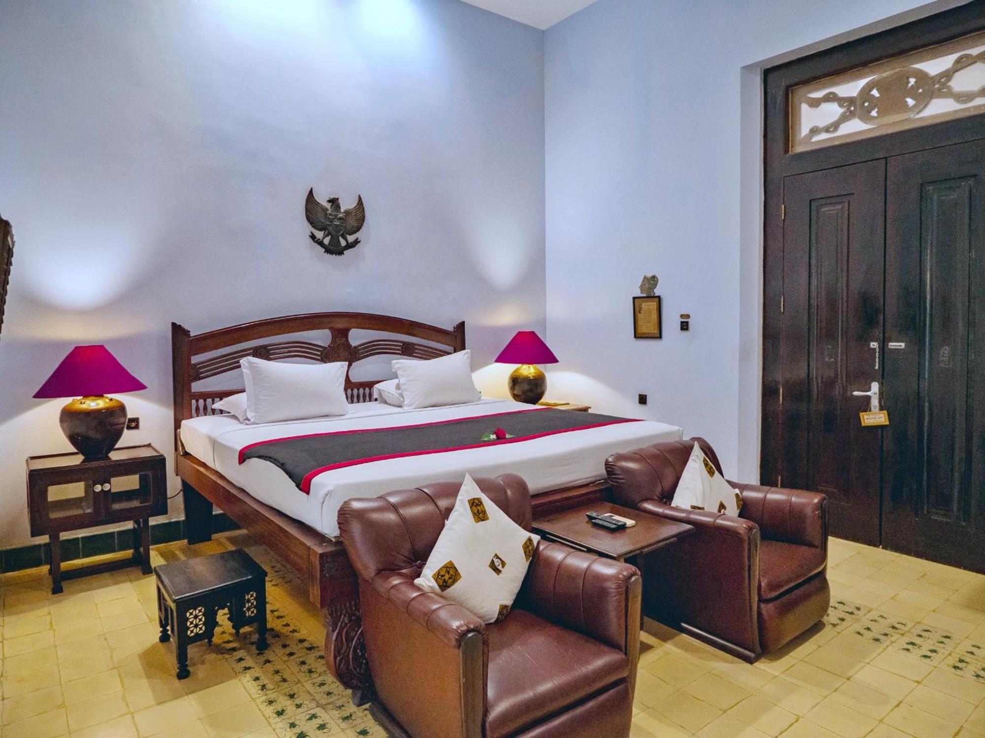Hotel Tugu Blitar Екстериор снимка