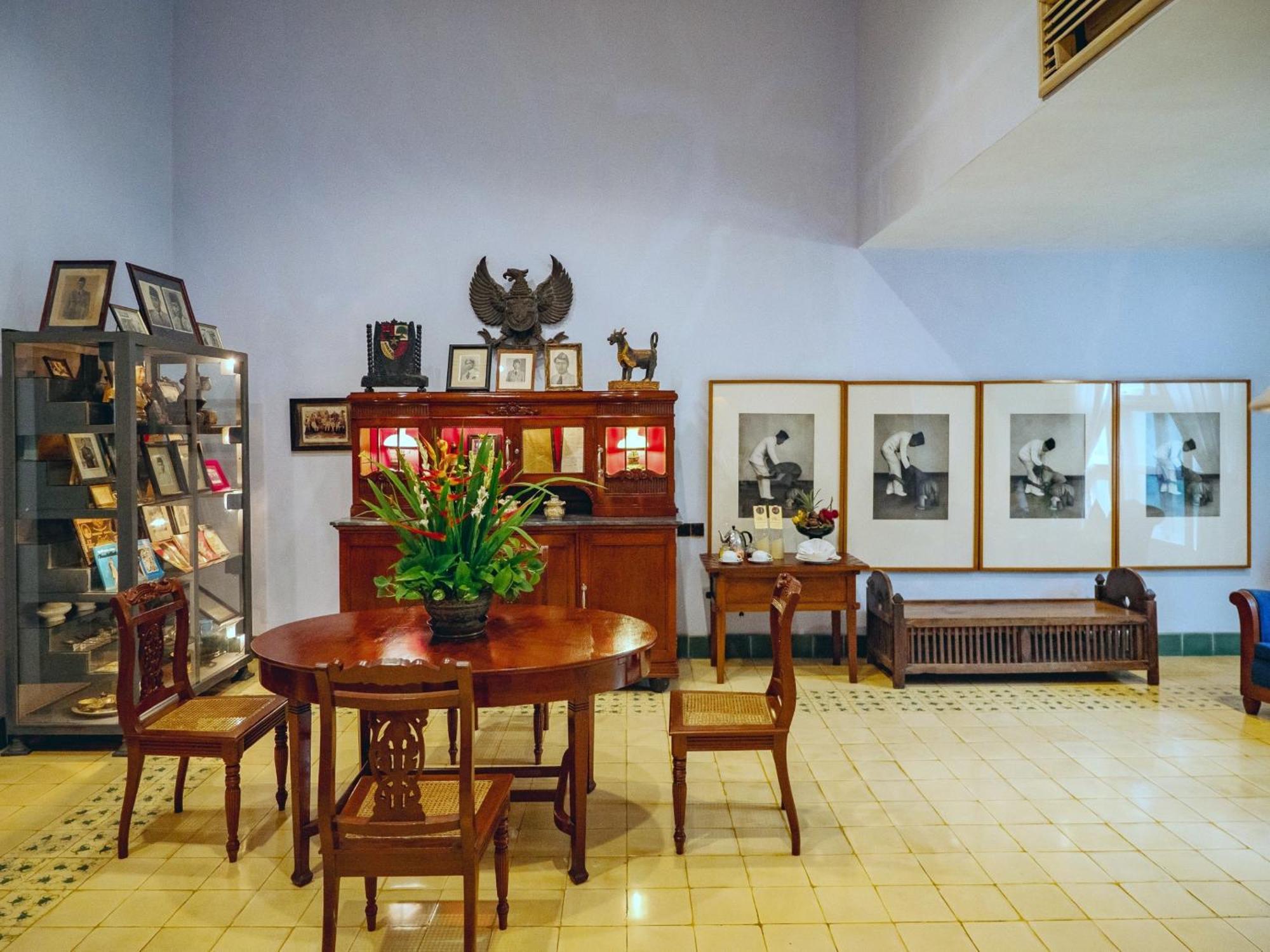 Hotel Tugu Blitar Екстериор снимка