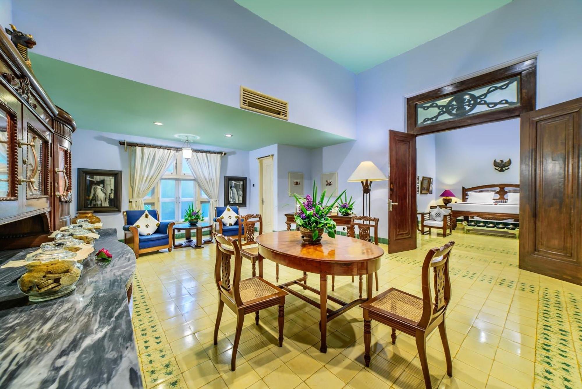 Hotel Tugu Blitar Екстериор снимка