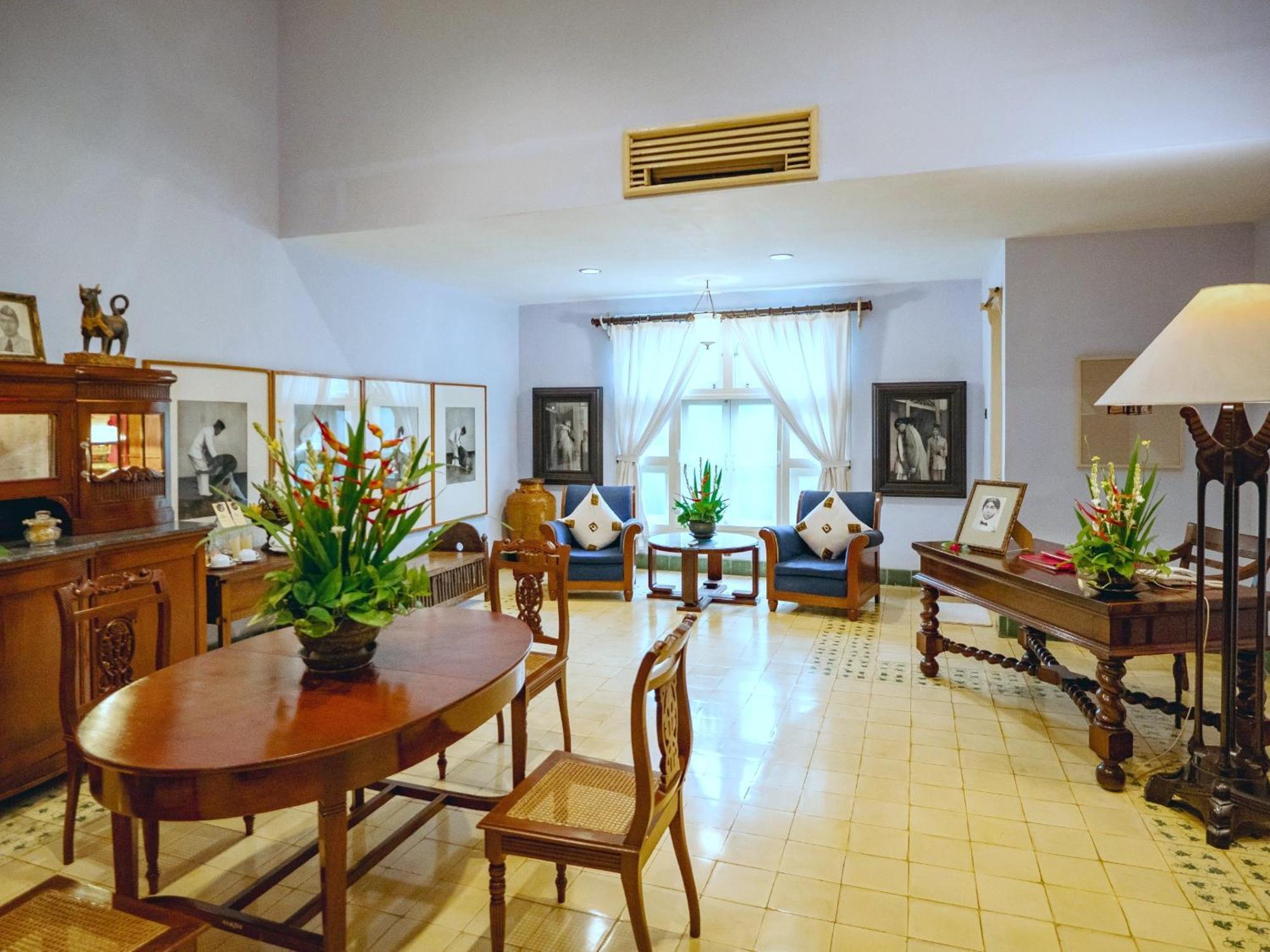 Hotel Tugu Blitar Екстериор снимка