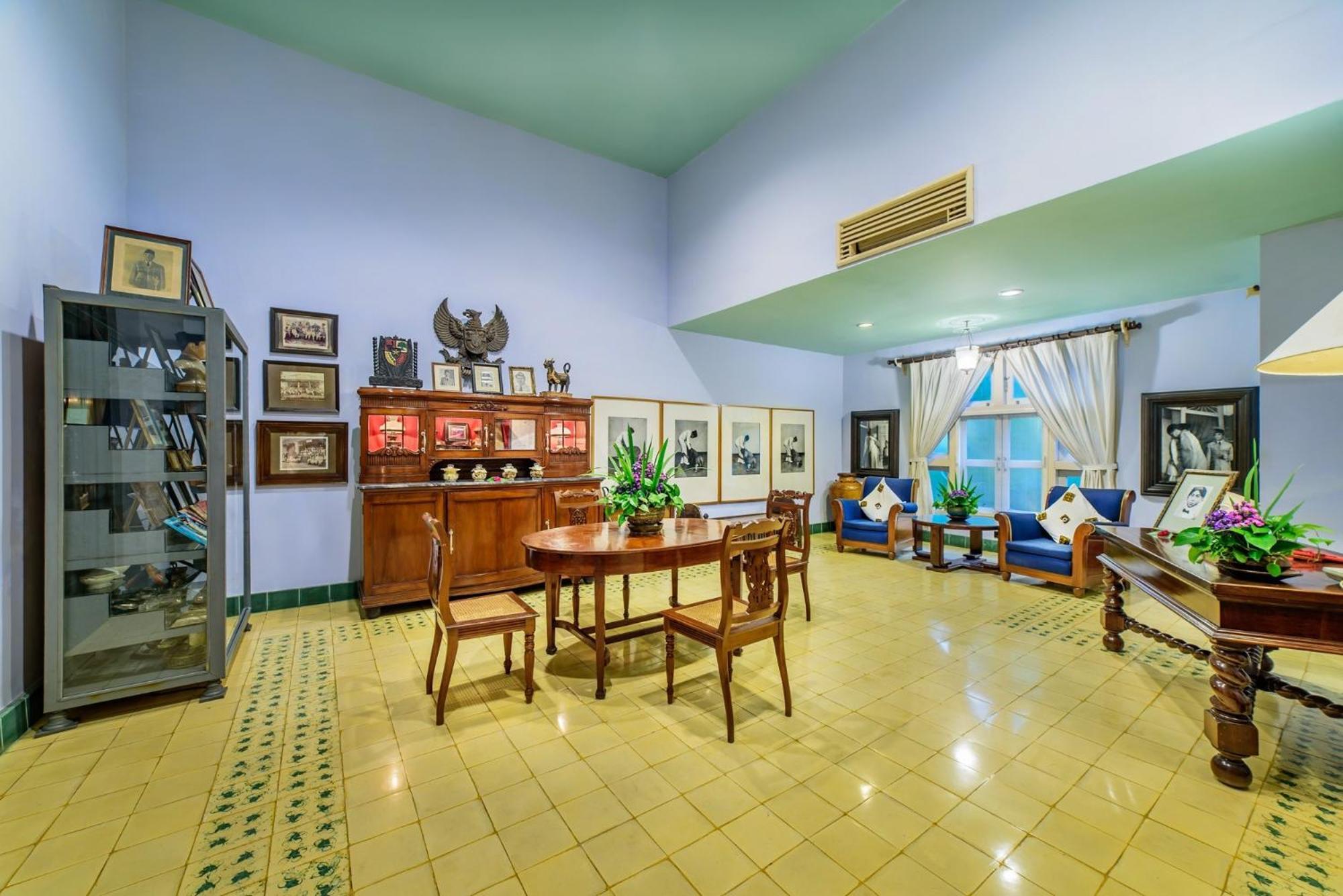 Hotel Tugu Blitar Екстериор снимка