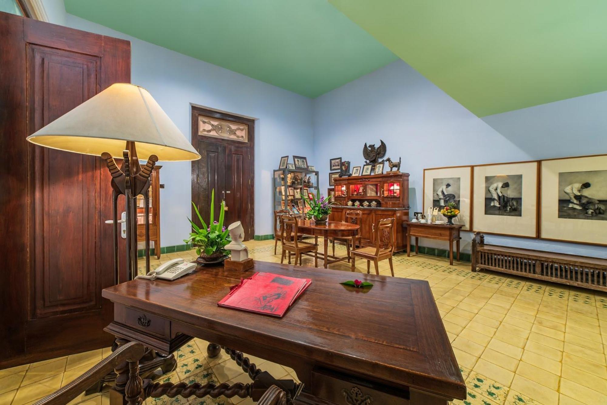 Hotel Tugu Blitar Екстериор снимка