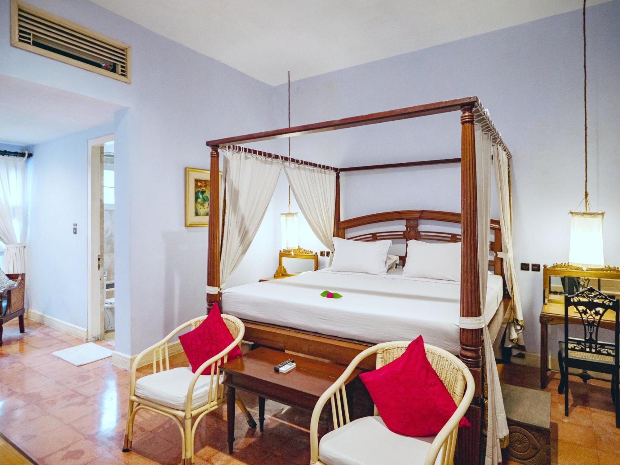 Hotel Tugu Blitar Екстериор снимка