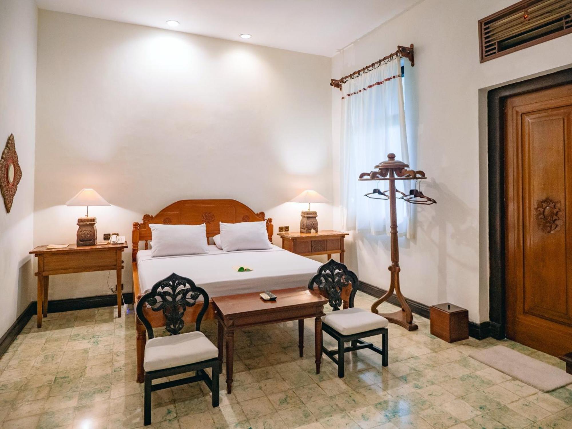 Hotel Tugu Blitar Екстериор снимка