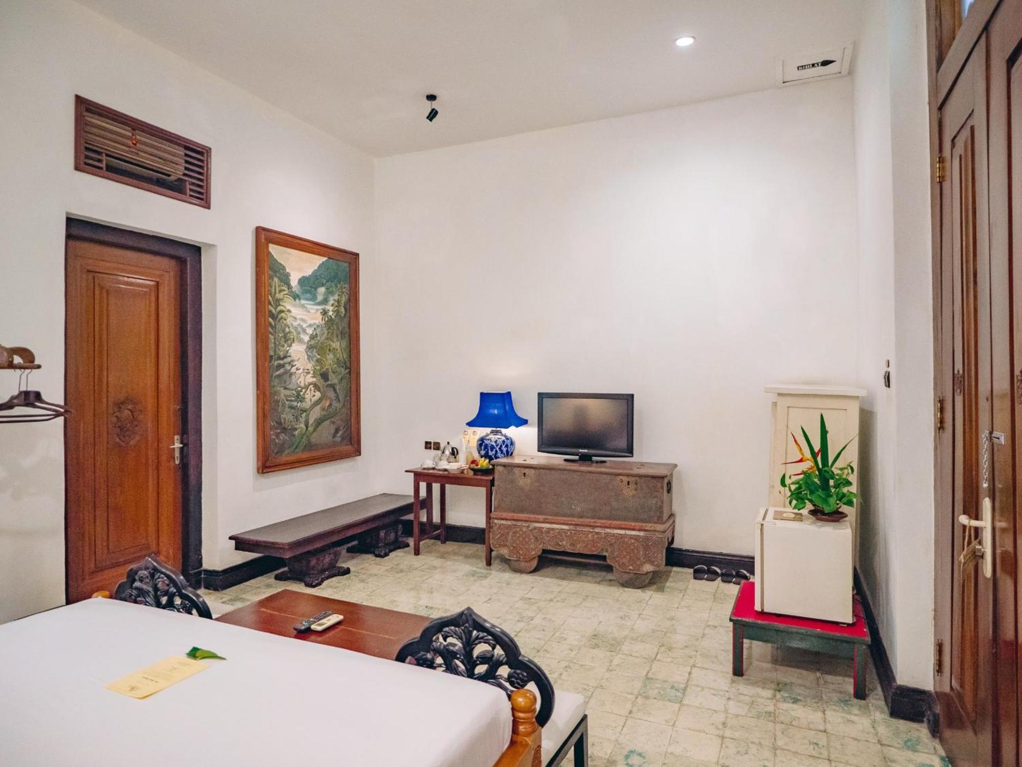 Hotel Tugu Blitar Екстериор снимка