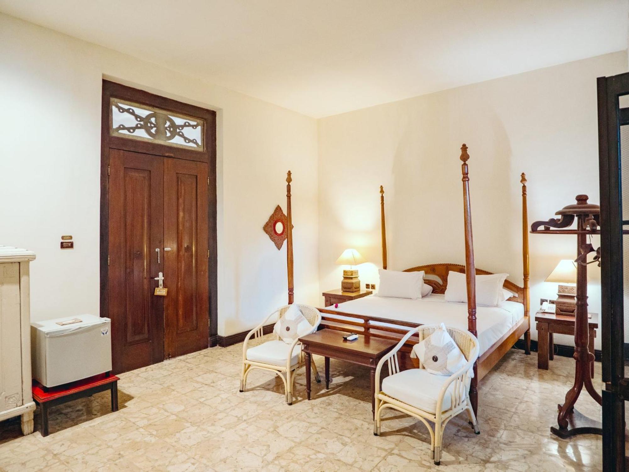 Hotel Tugu Blitar Екстериор снимка