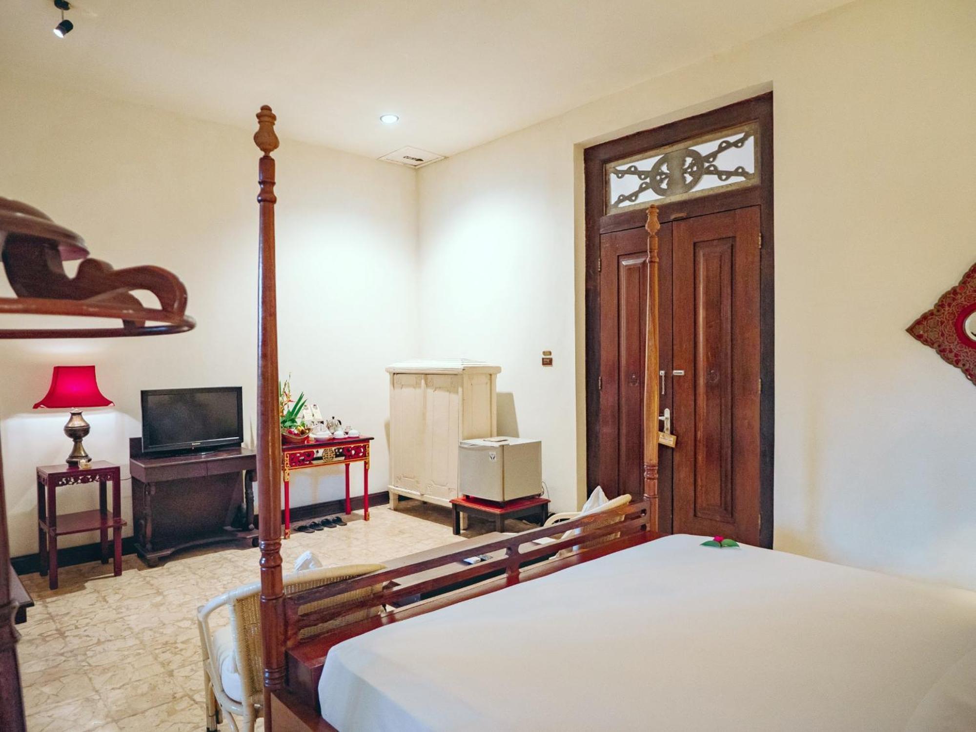 Hotel Tugu Blitar Екстериор снимка