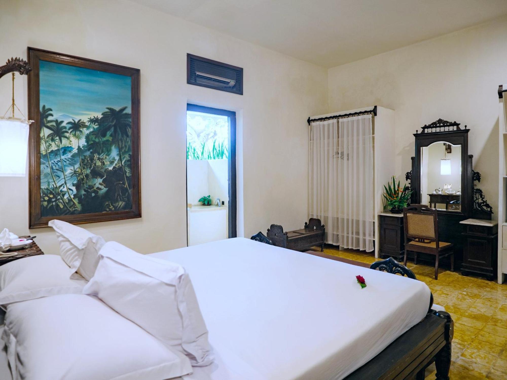 Hotel Tugu Blitar Екстериор снимка