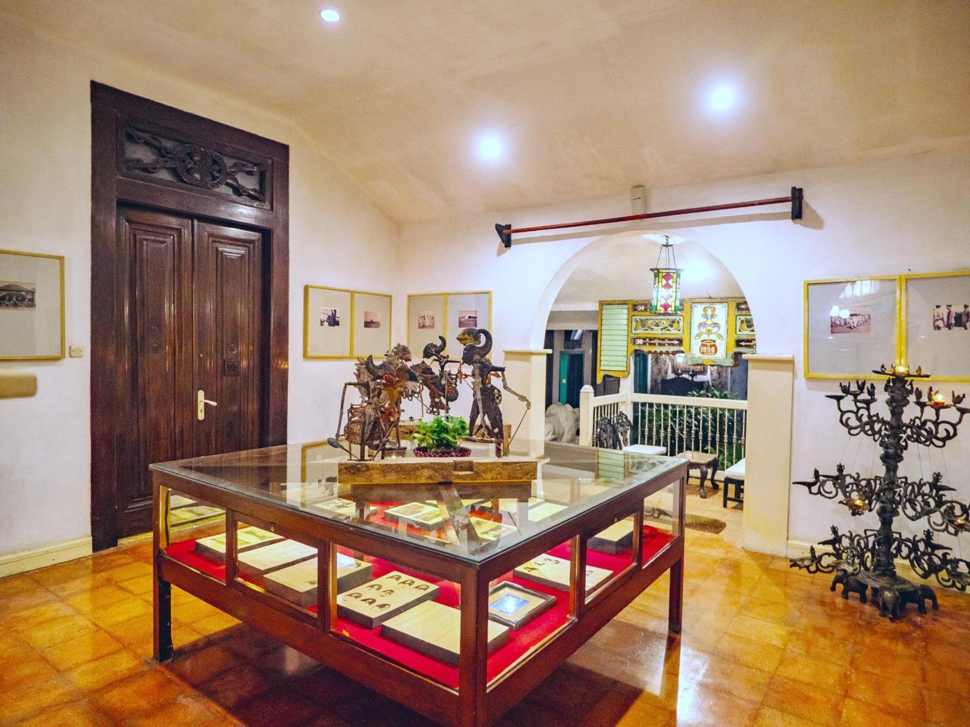 Hotel Tugu Blitar Екстериор снимка