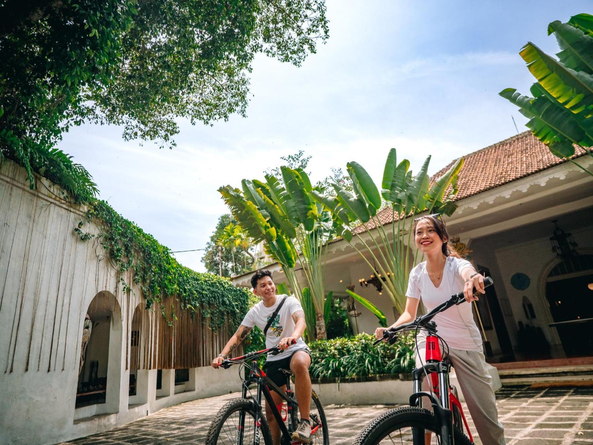 Hotel Tugu Blitar Екстериор снимка