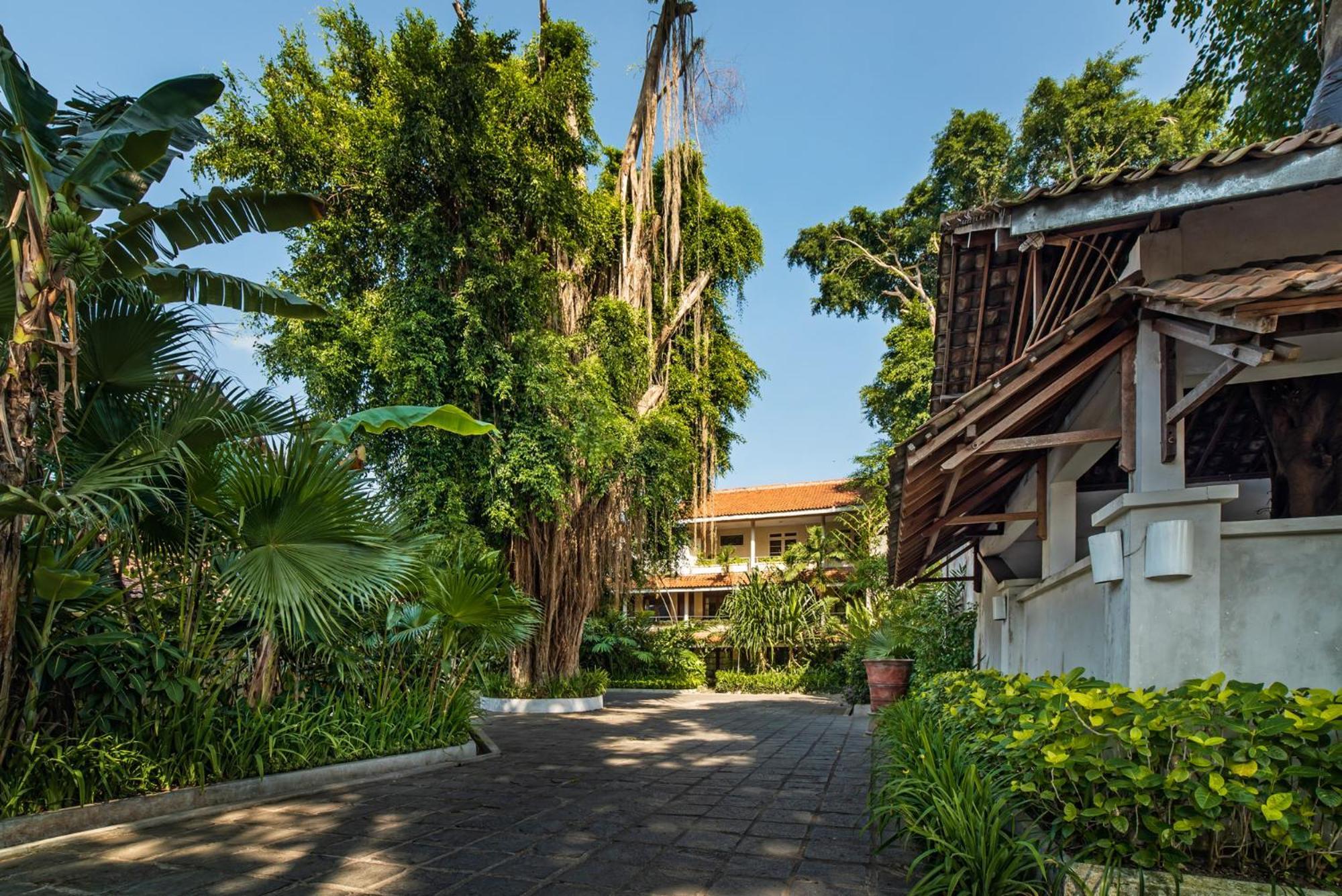 Hotel Tugu Blitar Екстериор снимка