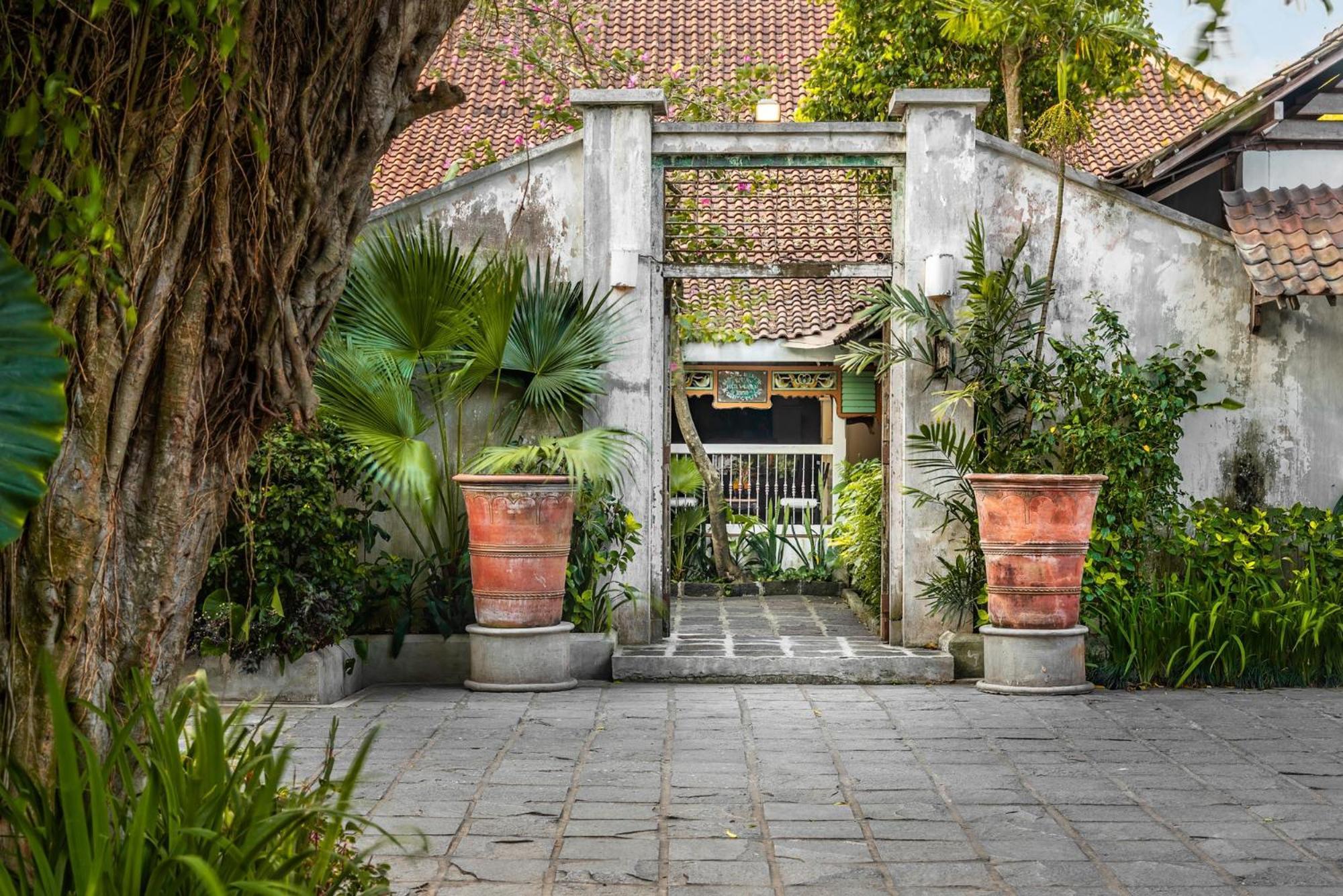Hotel Tugu Blitar Екстериор снимка